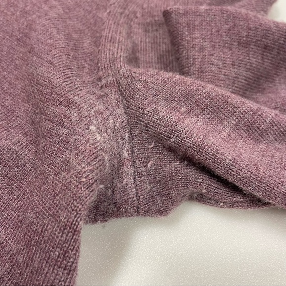 Banana Republic men’s merino wool v-neck sweater - Picture 5 of 6